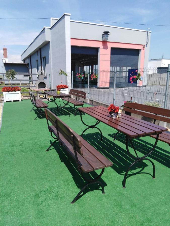 Pod Kogucikiem Aparthotel Krzyzanowice Ngoại thất bức ảnh